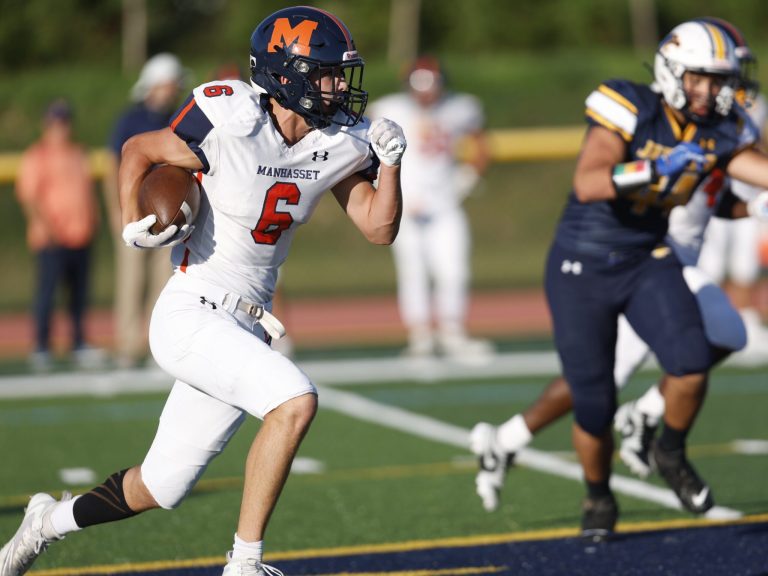 Manhasset football’s Farkouh helping unbeaten team off to fast start Manhasset football’s Farkouh helping unbeaten team off to fast start