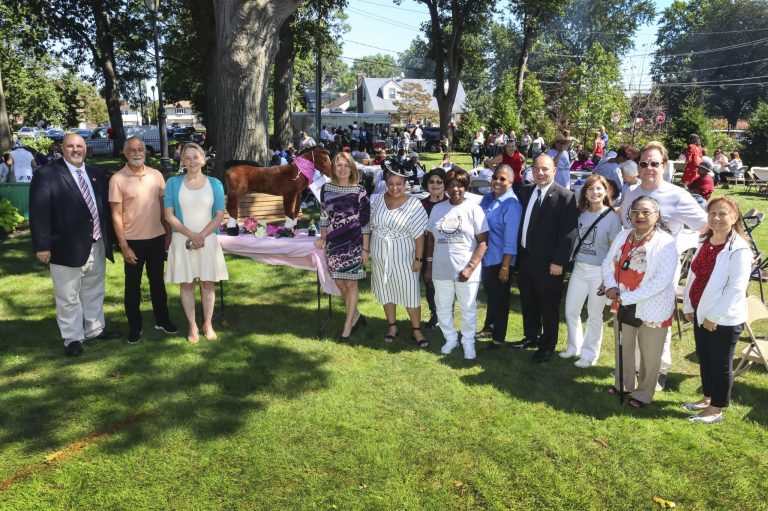 North Hempstead officials attends town’s annual Magnolia Gardens BBQ North Hempstead officials attends town’s annual Magnolia Gardens BBQ