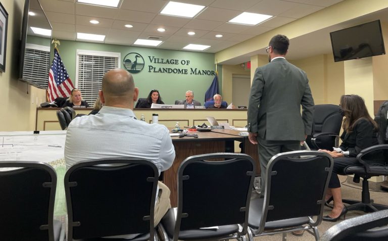 Plandome Manor design board OKs Horvat’s landscaping plan Plandome Manor design board OKs Horvat’s landscaping plan