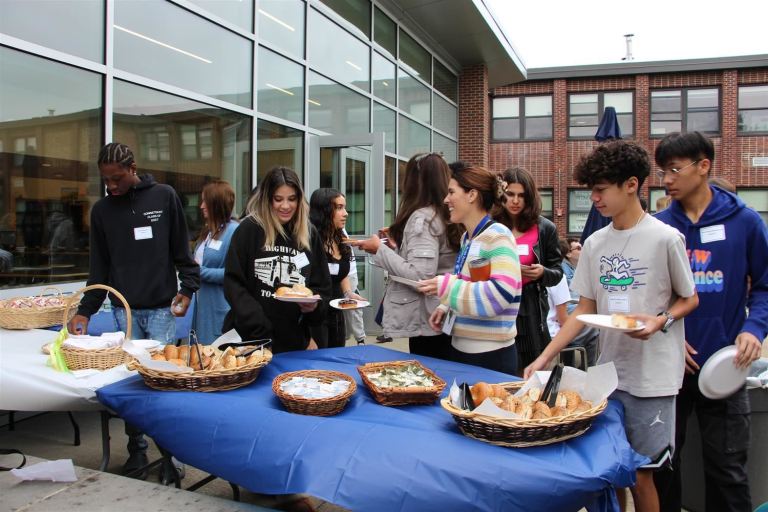 New student meet and greet at Roslyn High School New student meet and greet at Roslyn High School