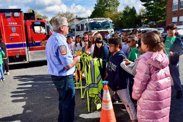Local fire department visits New Hyde Park-Garden City Park’s Hillside Grade School Local fire department visits New Hyde Park-Garden City Park’s Hillside Grade School