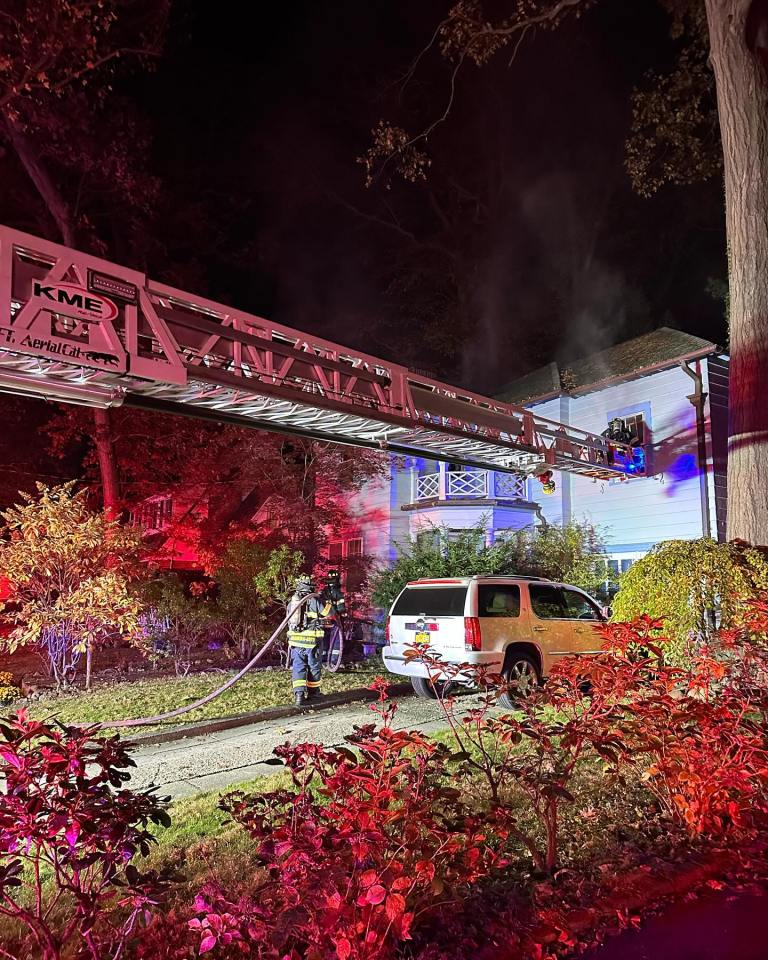 First responders battle Munsey Park fire early Saturday morning