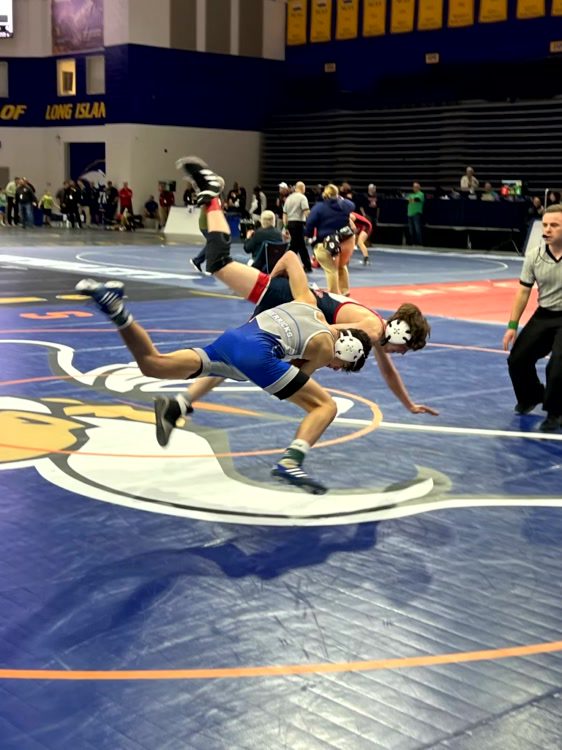 Herricks wrestler Manfredi looks for another state title after frustrating junior year