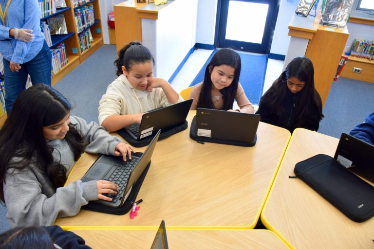 Manor Oaks School students learn about digital literacy with PARP read-aloud