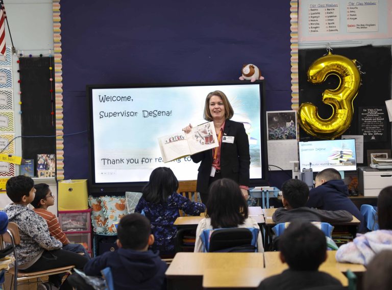 North Hempstead Supervisor DeSena attends read aloud week at Garden City Park School