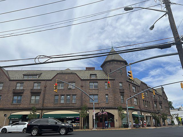 Great Neck Plaza rated as the No. 1 place to live in New York State