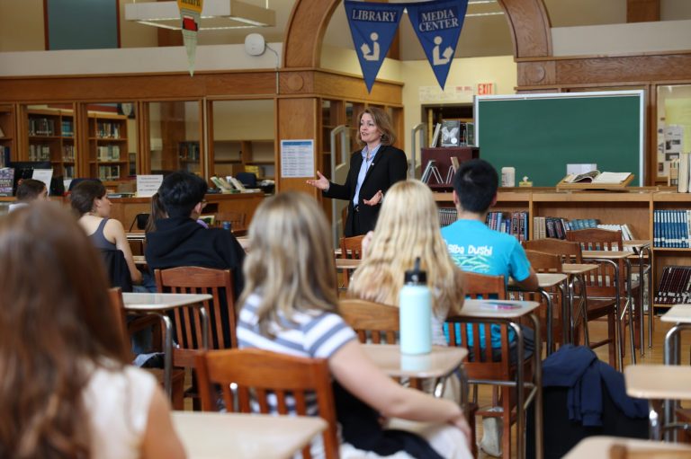 DeSena meets with Manhasset High School Social Studies Honor Society