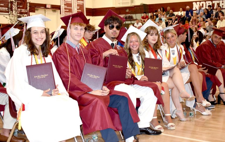 2024 North Shore High School graduates