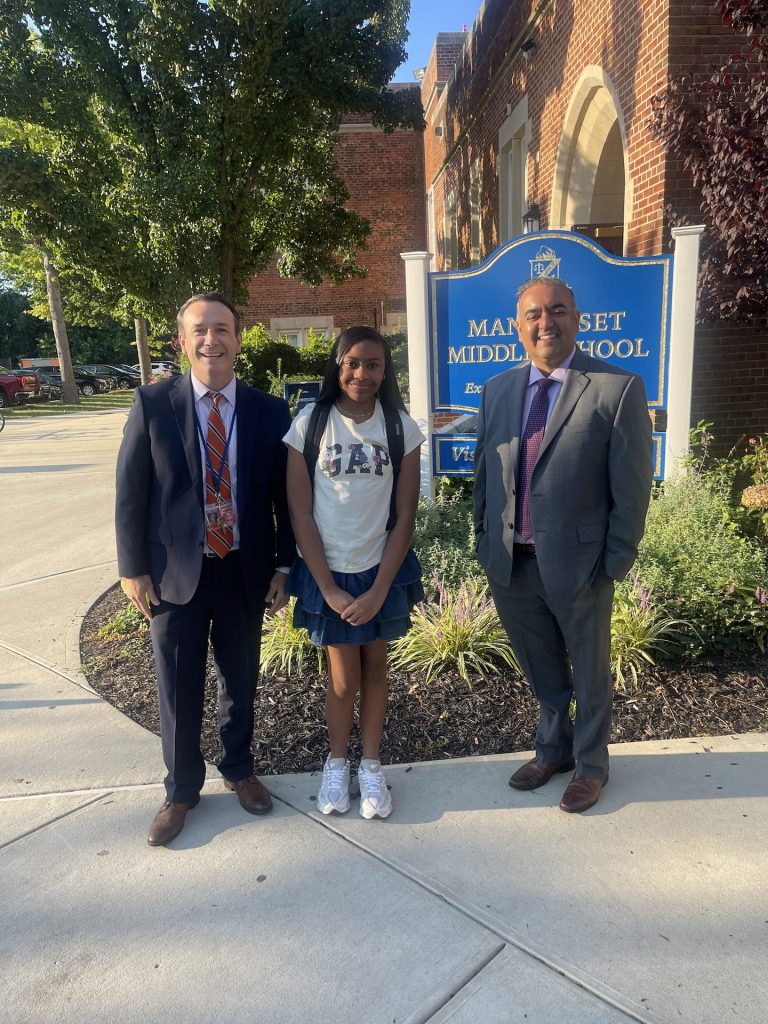 Manhasset spirit and smiles abound on first day of school