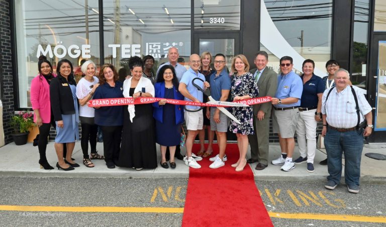 New store refreshes business district in New Hyde Park New store refreshes business district in New Hyde Park